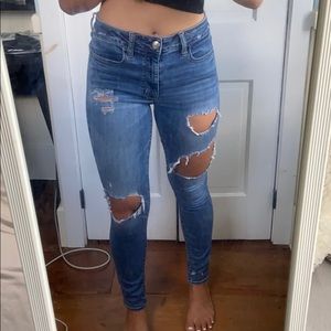 AMERICAN EAGLE ripped jeans